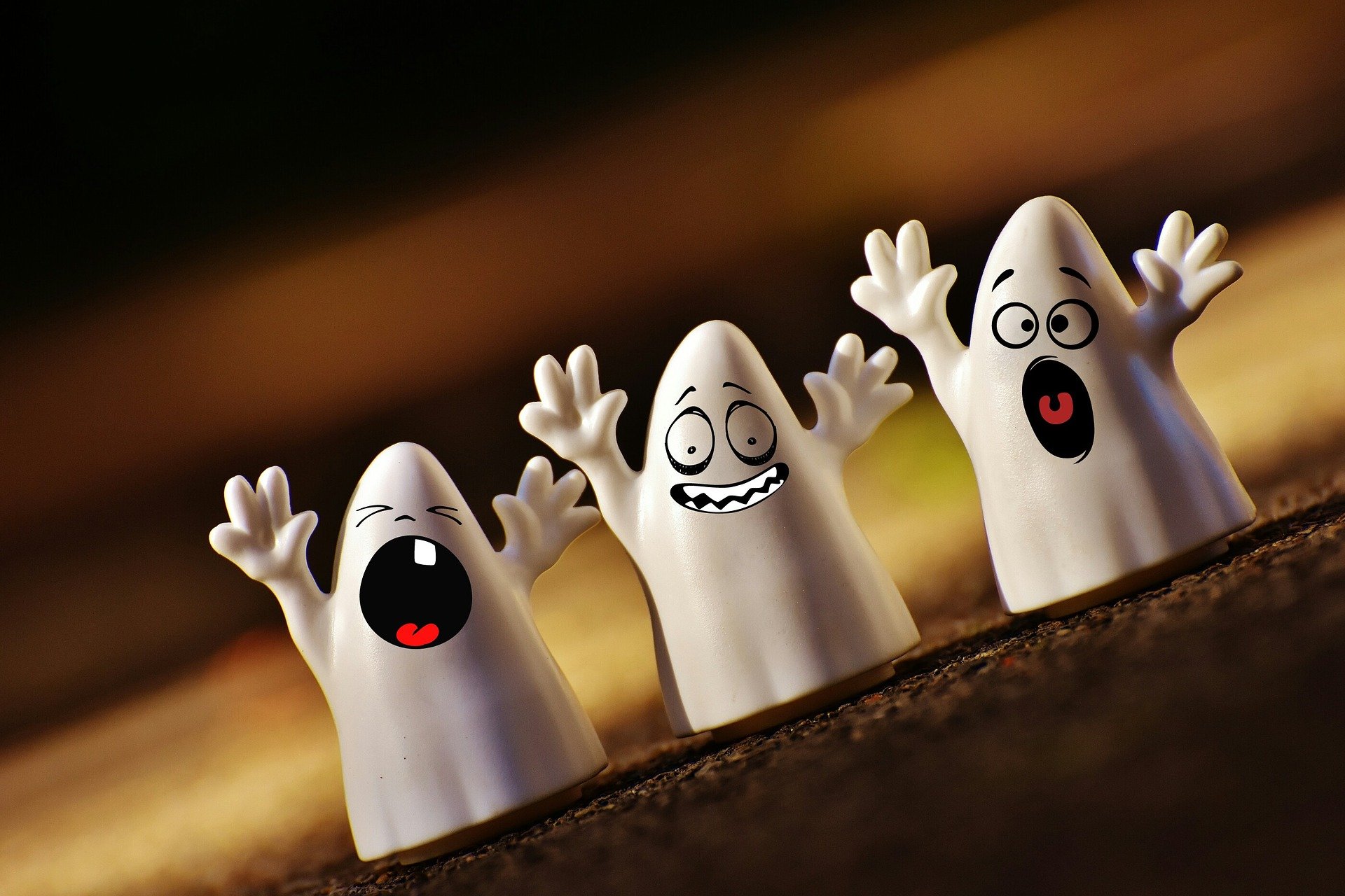 3 ghost figurines with different expressions of shock, scary, and laughing.